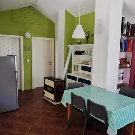 Larisa Apartamento Gdinj