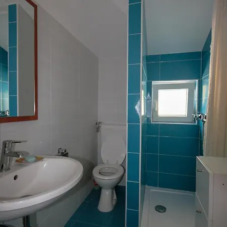Larisa Apartamento Gdinj